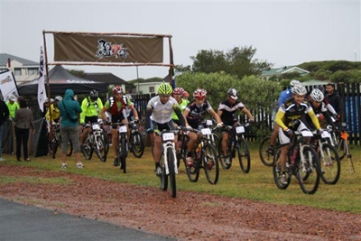 100 fietsryers in Cape Outback