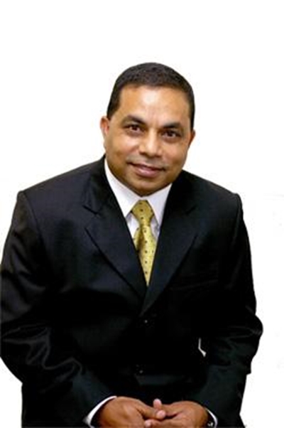 Dynamic speaker at leadership summit