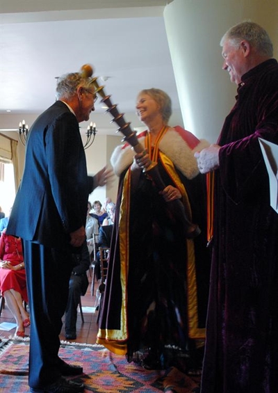 Minister acknowledged for contribution to wine industry