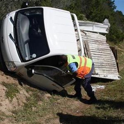 Milk truck ploughs into bakkies on N2