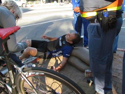 Fietsryer in hospitaal na ongeluk