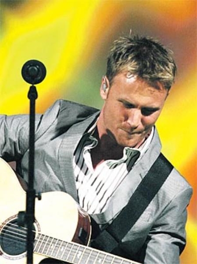 Idols winner sings for rhino project