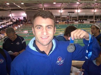 Dowe swemmer palm medaljes in