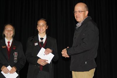 Struisies stel sportdieetboekie bekend