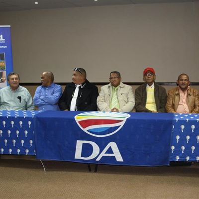Opvolg: Oudtshoorn amptenare onthef