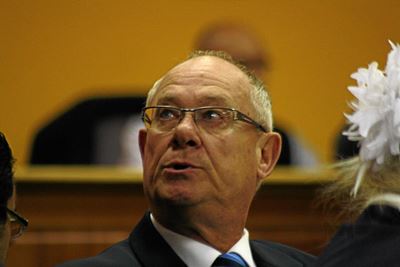 Raad verspeel tyd met onbenullighede