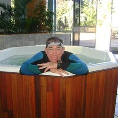 Knysna man breaks jacuzzi record