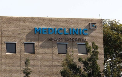 Well-wishers gather at Mandela hospital
