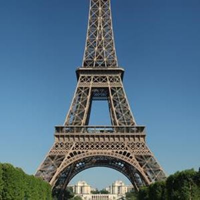Eiffel Tower reopens after 2-day strike