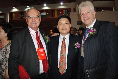 Wes-Kaap bou wynbande met China
