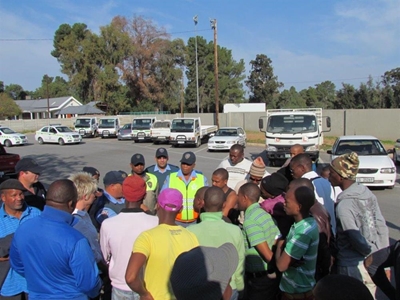 Oudtshoorn-bestuurskole ongelukkig