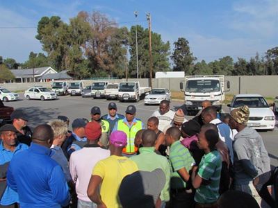Oudtshoorn-bestuurskole ongelukkig