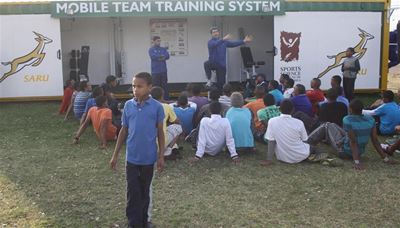 Dysselsdorp vra oor mobielie gimnasium