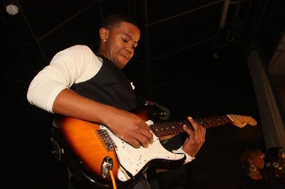 Jong musikant leef sy droom