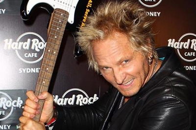 Rock star joins protest against Japan dolphin hunt