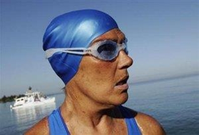 Woman swims from Cuba to Florida