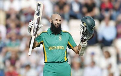 Amla steals the show at awards