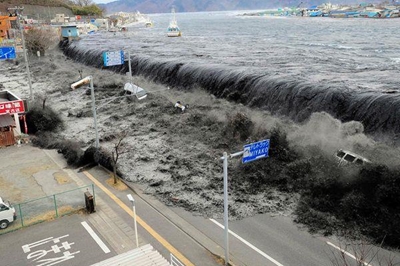 Searchers look for 2,500 Japan tsunami dead
