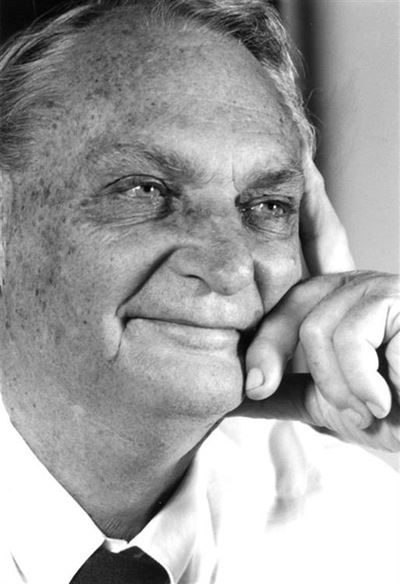 Well-known artist dies from pneumonia
