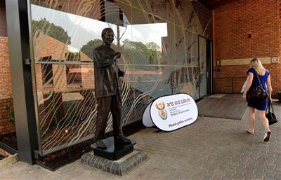 Madiba statue for Union Buildings