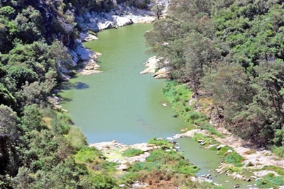 Riool in Gwaingrivier ná pyp bars