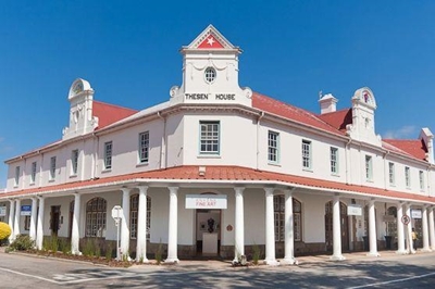 Well-known cartoonist exhibits in Knysna