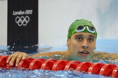 Le Clos bounces back from fly upset