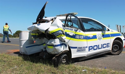 Polisie-lede in ongeluk op N2