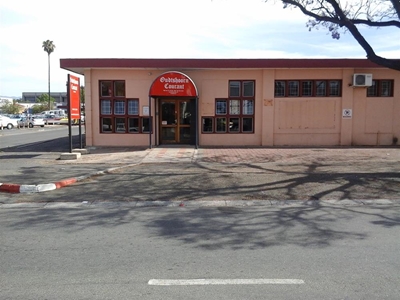 Oudtshoorn Courant in nuwe kantoor
