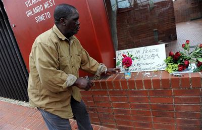 SA mourns Mandela