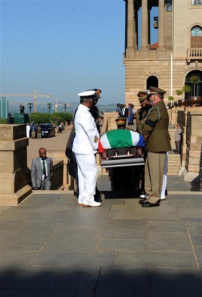 Thousands file past Mandela casket
