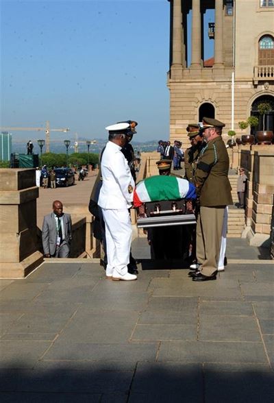Thousands file past Mandela casket