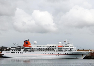 Luxury liner docks in Mossel Bay