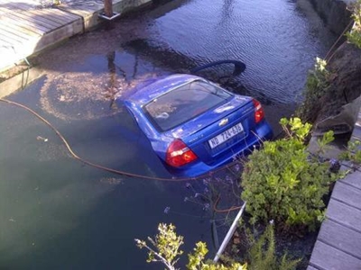 Tourists' car lands in lagoon