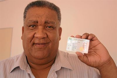 Mayor first to apply for Smart ID