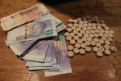 Drugs and counterfeit notes confiscated