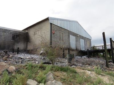 Groot skade by klubhuis na brand