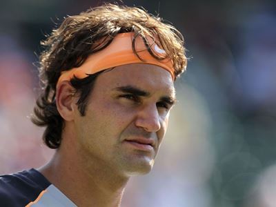 Federer wins opener in Dubai