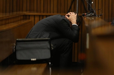 Oscar retches during trial