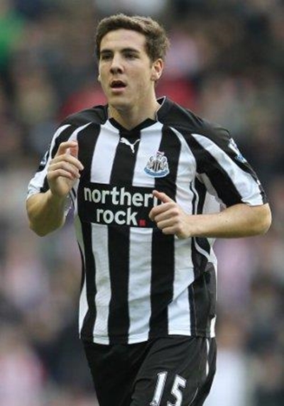 Gosling admits to FA betting charge
