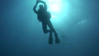 Man learns diving to look for wife lost in Tsunami