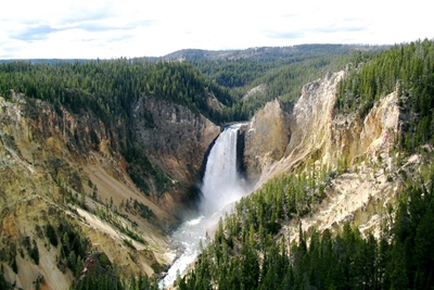 4.8 magnitude earthquake shakes Yellowstone National Park