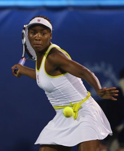 Williams needs 3 sets in Charleston win
