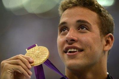 Le Clos, Van der Burgh ease through heats