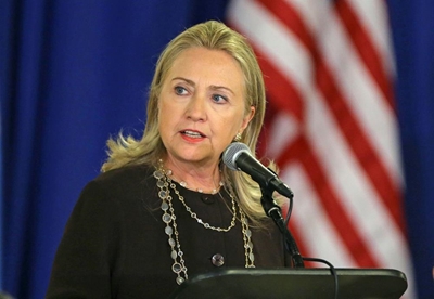 Hillary Clinton dodges shoe in Las Vegas