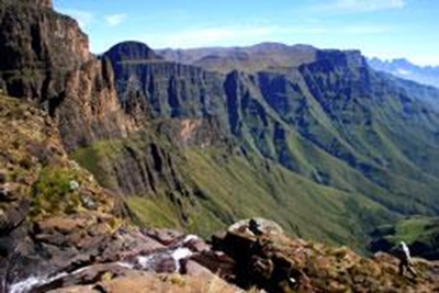 Three killed on Van Reenen's Pass