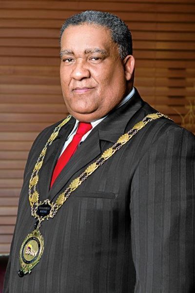 Eden mayor hangs on to his chain