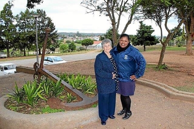 Oudhoofmeisie besoek skool 61 jaar later