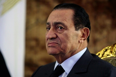 Egypt's Mubarak breaks leg in hospital