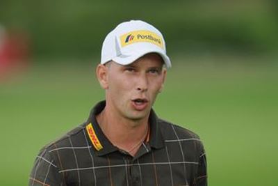 Former champ Siem in clubhouse lead at French Open